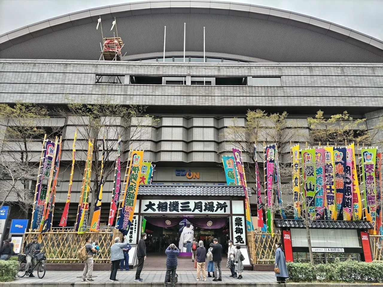 Sumos Hellige Ring: Fra Ritual til Konfrontation i Osaka