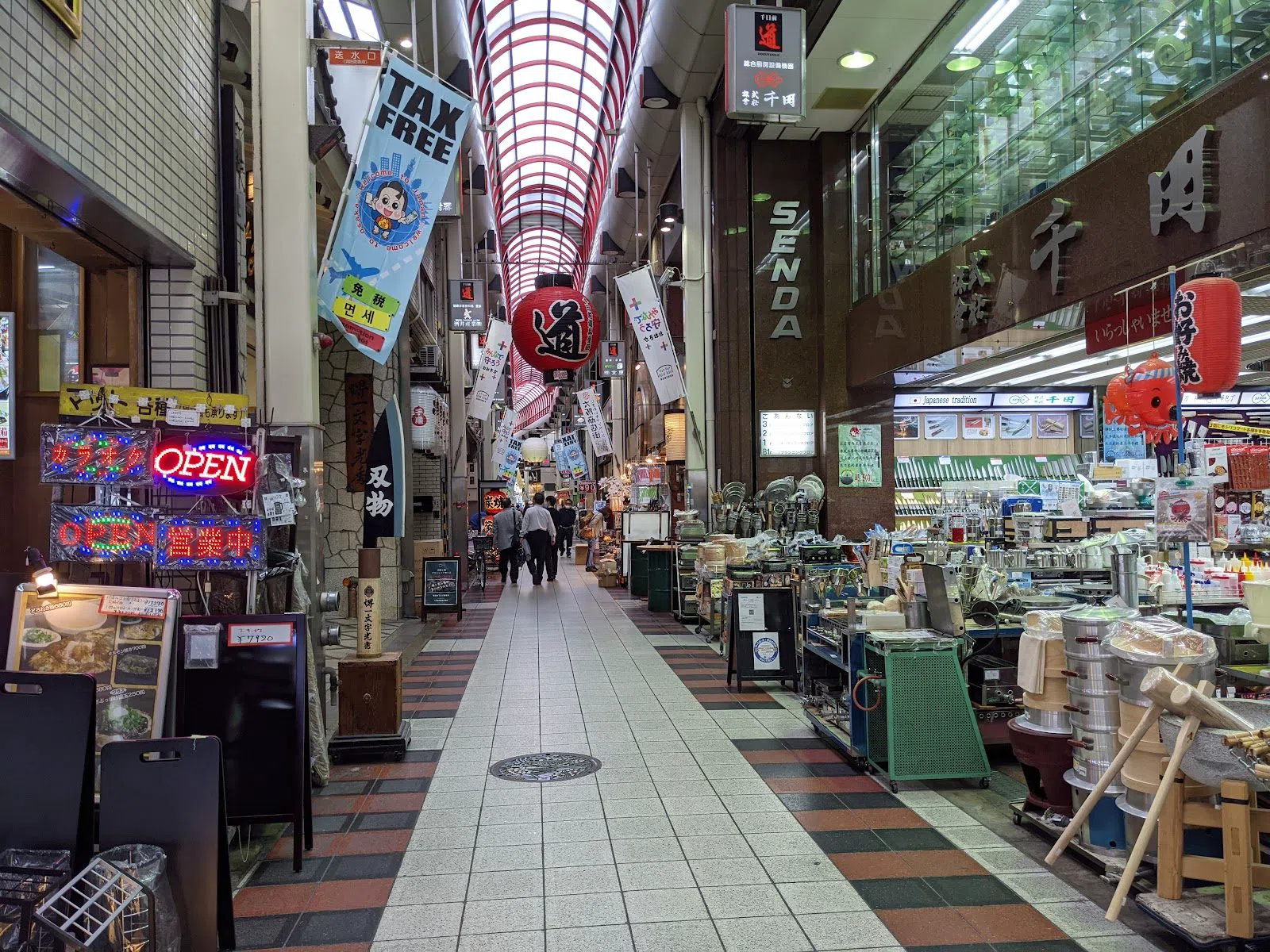 Sennichimae Doguyasuji (Kitchenware Street), Osaka